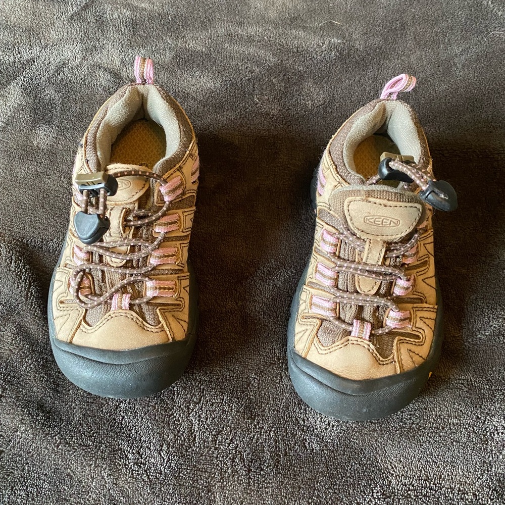 Kids Keen shoes size 10